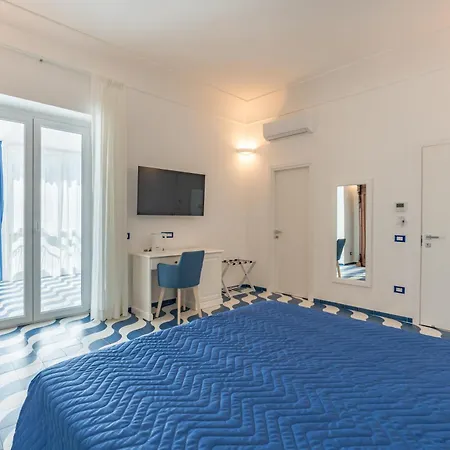 לינה וארוחת בוקר Elite Luxury