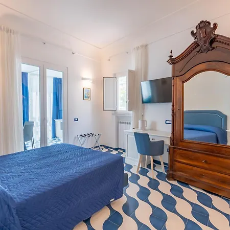 לינה וארוחת בוקר Elite Luxury