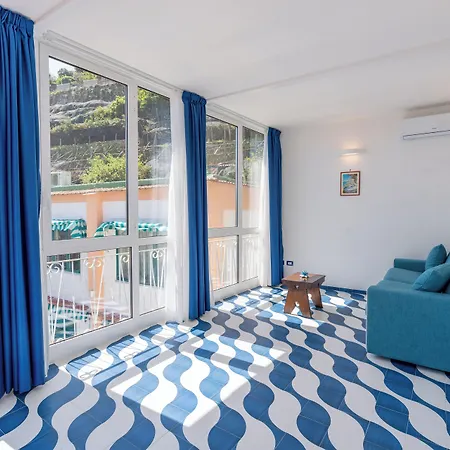 Elite Luxury לינה וארוחת בוקר 4*