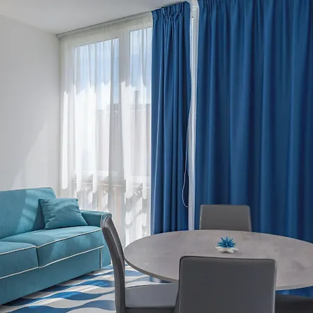 לינה וארוחת בוקר Elite Luxury מינורי