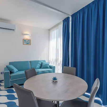 Elite Luxury 4* מינורי