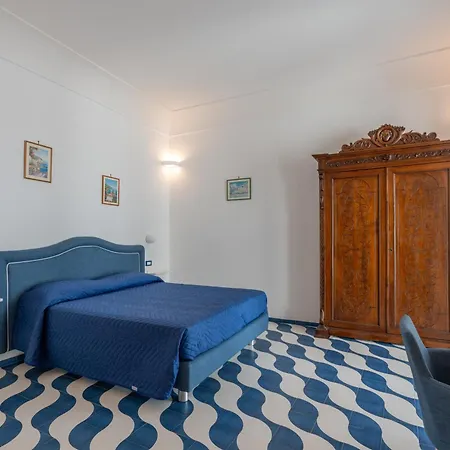 Elite Luxury 4* Minori